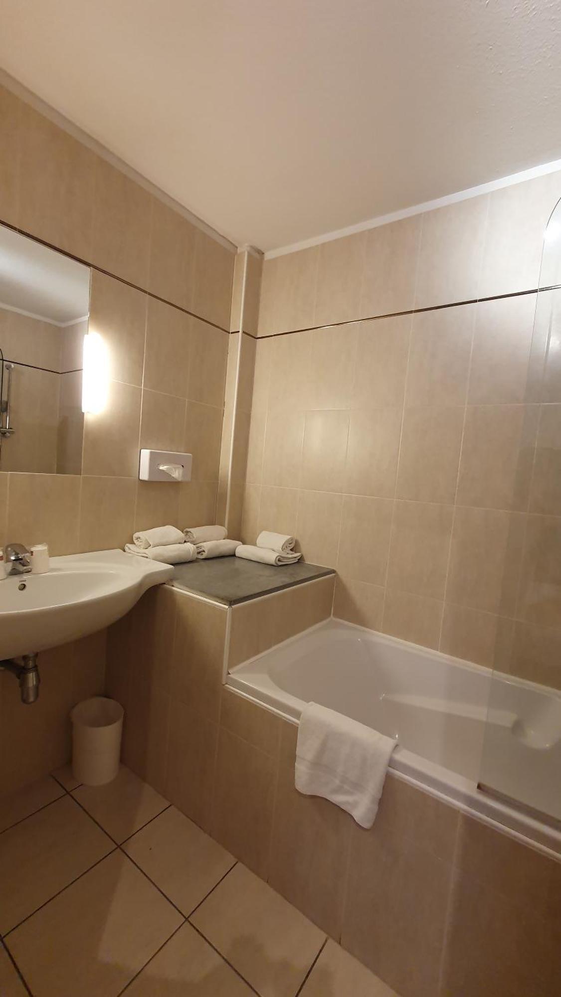 The Originals City, Hotel L'Hippocampe, Sete Balaruc-Le-Vieux Buitenkant foto